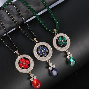 Venta al por mayor <span class=keywords><strong>de</strong></span> invierno para niños Vintage chapado en oro aleación flor cuentas <span class=keywords><strong>de</strong></span> cristal suéter collar budismo varios Joker alto sentido - Product Image 1