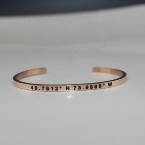 <span class=keywords><strong>Bracelet</strong></span> Usine Place Gravé Coordonnées Réversible Emplacement Longitude Latitude <span class=keywords><strong>Bracelet</strong></span> Double Deux Côtés <span class=keywords><strong>Gravure</strong></span> Manchette - Product Image 2