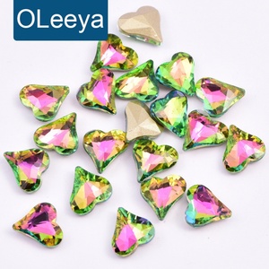 Strass en verre personnalisés Oleeya Factory, en forme de cœur oblique à dos pointu, vente en gros, pour vêtements en vrac - Product Image 1