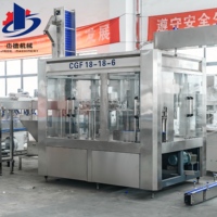 Machine de remplissage d'eau rotative robuste 10000BPH 12000BPH à haut rendement pour ligne de mise en bouteille commerciale à longue durée de fonctionnement