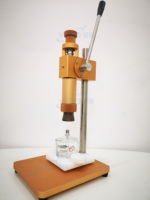 Machine à sertir manuelle de bureau pour bouteilles de parfum en verre et plastique de qualité alimentaire, avec capuchon métallique, anneau de collier de protection extérieur, papier et bois