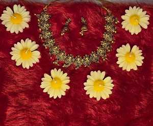 Ensemble de colliers choker de luxe Mint Gan Kundan, digne d'un bijou de mariée traditionnel Statermont & Masing Fikka. - Product Image 4