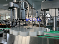 Machine de remplissage et de bouchage automatique pour sauces, ketchup, confitures, crèmes, shampoings, miel, pâtes de tomates et liquides en bouteille avec pompe à rotor