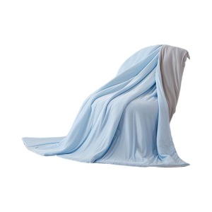 Trapunta estiva trapunta fresca trapunta in seta di ghiaccio sottile per letto singolo o matrimoniale per aria condizionata morbido e confortevole uso domestico - Product Image 1