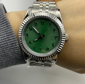 Reloj Automático NH35 con Esfera de Números Árabes, Movimiento Mecánico NH35, Estilo Ejecutivo y Sencillo - Product Image 3