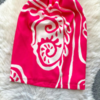 Robe Courte Décontractée Élégante pour Femme WIWT, Imprimée, Asymétrique à une Épaule, Sans Manches, Motif Fuchsia et Blanc, Idéale pour les Fêtes et le Quotidien
