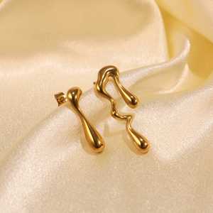ต่างหูทรงหยดน้ำแบบอสมมาตรเคลือบทอง 18K PVD |   หมุดสแตนเลสแบบนามธรรม |   เครื่องประดับโลหะเหลวสุดพิเศษสำหรับผู้หญิง - Product Image 2