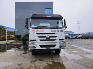 Camion-citerne HOWO 20m³ à double pompe à vide pour déchets liquides et boues, véhicule de dragage d'égouts robuste à vendre - Product Image 5