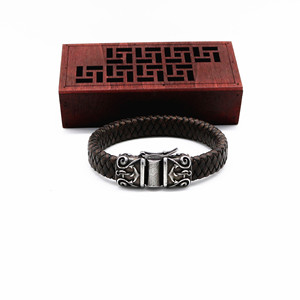 Yunnique Pulsera unisex de cuero negro tejido con cordón, hebilla de plata tibetana, diseño geométrico, accesorio de moda. - Product Image 4