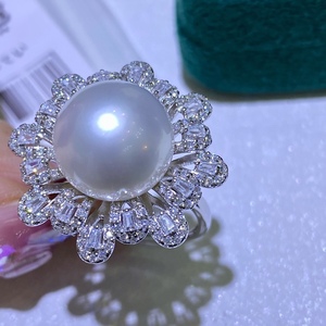 Anneaux en perles naturelles de 12-13 mm de Zhuji Wholesale, finition glacée froide, lisses et délicates, incrustés de zircon S925, taille ajustable - Product Image 2