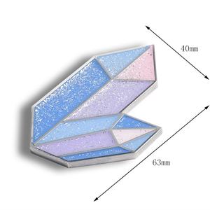 Aimant de réfrigérateur souvenir en métal, forme cristal, émail dur pailleté, coloré, de fabrication originale - Product Image 2