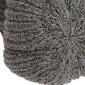 Женская трикотажная шапка с принтом - Product Image 4