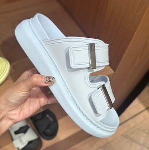 Sandalias planas de verano personalizadas para mujer de McQueenes con elegante forro de PVC antideslizante, zapatos sencillos y suaves para mujer - Product Image 4