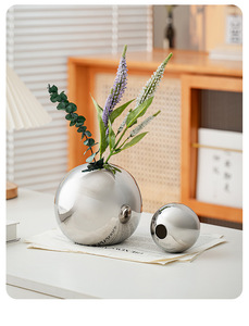 Jarrón de Flores Moderno de Cerámica Plateada con Figuras de Bolas para Decoración de Sala de Estar - Product Image 3