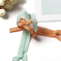 Vente en gros Fermeture à glissière invisible réversible multicolore Ruban à glissière invisible en nylon bidirectionnel pour vêtements d'allaitement