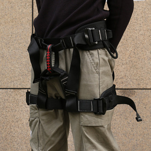 Arnés de escalada de medio cuerpo con protección para cintura y piernas, cómodo y resistente, para escalada en roca y rápel. - Product Image 2