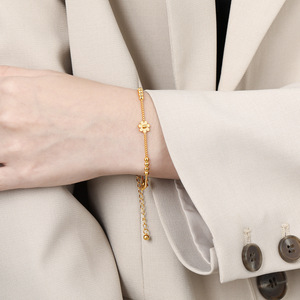 Vendita calda di tre piccole margherite <span class=keywords><strong>bracciale</strong></span> gioielli in acciaio titanio rotondo perline <span class=keywords><strong>oro</strong></span> braccialetto per la ragazza - Product Image 4