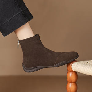 Nouvelles Bottes Plates Rétro pour Femmes Automne-Hiver 2025, Bottes de Marche Extérieures en Daim à Semelle Souple - Product Image 5