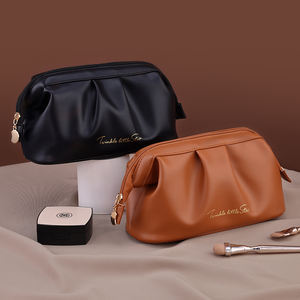 Bolsas de cosméticos impermeables de PU con logotipo personalizado de fábrica de diseñador de lujo, bolsa de maquillaje de almacenamiento de artículos de tocador de viaje de cuero PU a la moda para mujer - Product Image 3