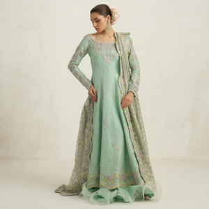 Robe de soirée longue verte brodée à imprimé floral, coupe trapèze, pour femme, style Anarkali, avec dupatta, en satin, pour tenue de soirée formelle, taille naturelle - Product Image 1