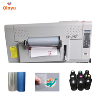Imprimante d'étiquettes DTF à jet d'encre UV automatique Qinyu A3 30 cm avec 2 têtes d'impression XP600 pour cartes, tubes et utilisation rouleau-à-rouleau