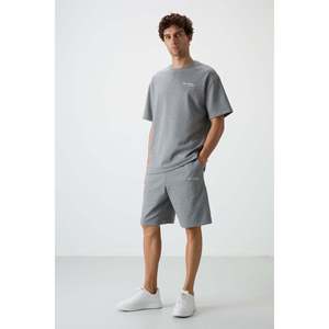 Conjunto de Pantalones Cortos Bordados de Corte Holgado en Mezcla de Algodón Gris Melange para Hombre Air Jones - Conjunto de Dos Piezas Cómodo e Informal - Product Image 2