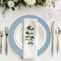 Assiettes de présentation bleues rondes de 13 pouces, durables, en plastique, pour assiettes de table, idéales pour les fêtes, la mise en table, les fêtes de fin d'année, les banquets et les mariages