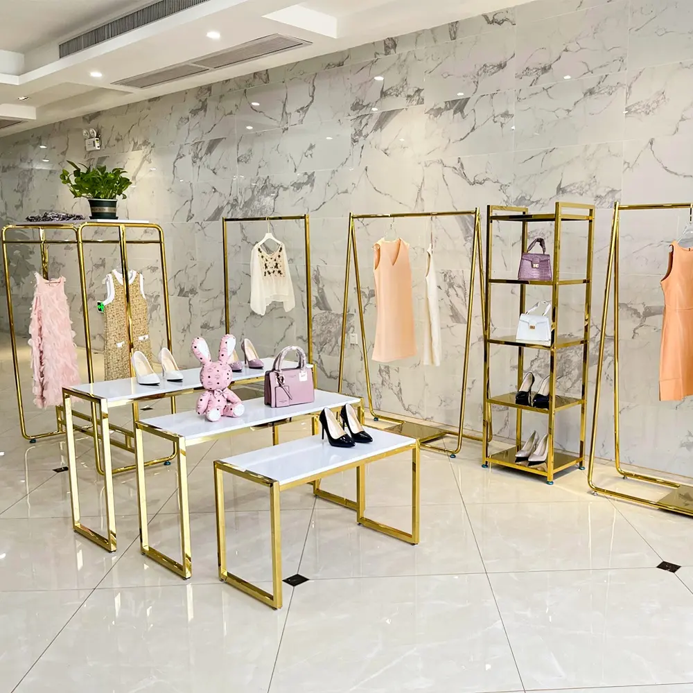 Modernes Design Metalls eite glänzend Gold Einzelhandel Bekleidungs geschäft Display Tisch goldene Kleidung Display Racks für Kleidung Shop Regal