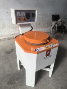 Fourneau de fusion électrique avancé avec système de contrôle automatique de la température pour l'équipement de production de fonderie métallique - Product Image 5