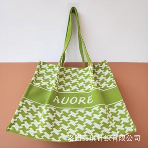 Nouveau modèle de <span class=keywords><strong>sac</strong></span> pour téléphone portable, <span class=keywords><strong>sac</strong></span> à main décontracté pour femmes, <span class=keywords><strong>sac</strong></span> plissé en polyester à motif géométrique, portable et multifonctionnel, fermeture ouverte - Product Image 3