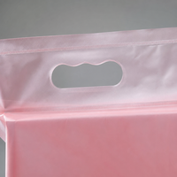 Sac à main personnalisé en plastique avec impression de logo pour l'emballage de vêtements, les cadeaux, les sacs de transport pour les magasins de détail