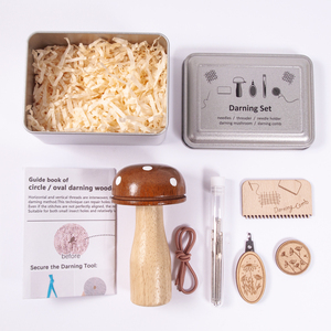 Nuevo Diseño de <span class=keywords><strong>Kit</strong></span> de Hongo de Zurcido de Madera Lisa con Agujas, Enhebrador y Peine en Caja de Regalo para el Día de la Madre - Product Image 2