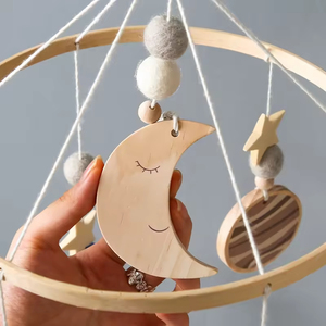 Appesa <span class=keywords><strong>a</strong></span> <span class=keywords><strong>mano</strong></span> giocattolo musicale Nursery Baby Mobile con tema astronauta legno e feltro campana per culla - Product Image 6