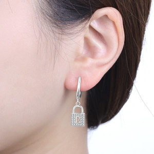 Pendientes/argollas con cierre de llave de latón blanco, que no se decoloran, en stock, diseño original, estilo único, de alta gama, regalo versátil para mujer. - Product Image 2