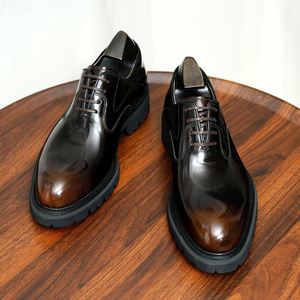 Chaussures habillées élégantes à bout pointu et lacets Derby - Chaussures pour hommes fabriquées à la main en cuir de vache véritable, formelles, pour le bureau, la carrière, imperméables - Product Image 1