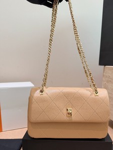 Borsa a Tracolla Stealth Wealth Icon con Trapuntatura a Diamante, Standard <span class=keywords><strong>di</strong></span> Restauro ad Alta Fedeltà, Elegante Borsa a Spalla Discreta - Product Image 6