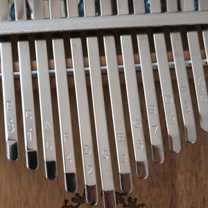 Instruments de musique à <span class=keywords><strong>percussion</strong></span> en bois de koa massif de marque Aiersi à 17 touches Kalimba Finger Piano Keyboard - Product Image 5