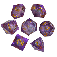Ensemble de 7 dés en résine faits à la main à bords tranchants, avec cœur à paillettes liquides et sable mobile, dés polyédriques DND pour jeux de société, vente en gros