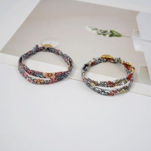 Bracelet en tissu avec <span class=keywords><strong>cordon</strong></span> en coton <span class=keywords><strong>Liberty</strong></span> personnalisé, bracelet en tissu avec médaille gravée, fleur colorée, cadeau pour femme - Product Image 4