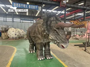 Adventure park, realista triceratops, dinossauro fantasia para dois performais