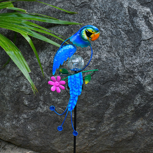 Lámpara Solar Decorativa para Jardín con Forma de Loro, LED, Resistente al Agua, de Pie, con Energía Solar - Product Image 1