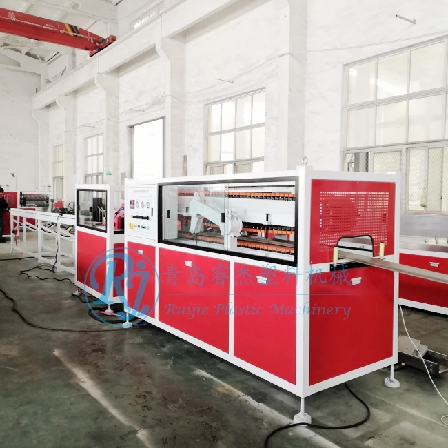 PE WPC Outdoor Deck Board Machine WPC Decking Production Line