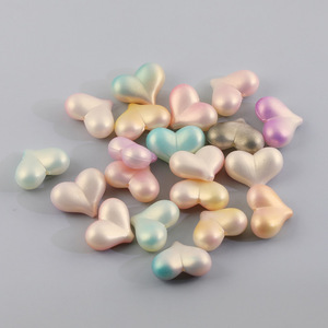 Cuentas acrílicas en forma de corazón, colores aleatorios, para la fabricación de joyería, cuentas sueltas de resina plástica chapada, 10 mm, verano 2024, origen Yiwu - Product Image 1