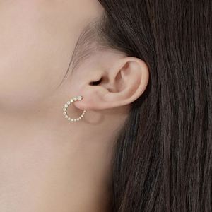 Boucles d'oreilles clous Dylam luxueuses en argent S925 avec zircone cubique 5A, forme géométrique en U, pour un look quotidien élégant - Product Image 3