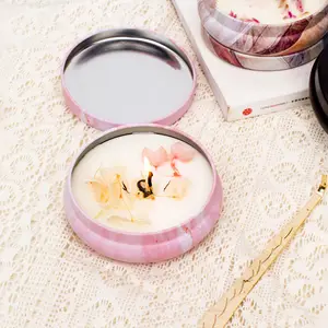 Huaming Luxury Soy Wax Flower Scented Candles in Bulk Tin Can Wholesale Wedding Gift Travel Tin Scented Candles Set with Petals