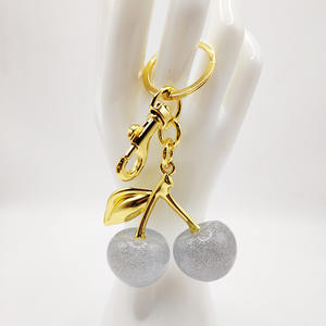 Llavero <span class=keywords><strong>de</strong></span> Aleación <span class=keywords><strong>de</strong></span> Zinc con Cristal 3D <span class=keywords><strong>de</strong></span> Alta Calidad, Amuleto <span class=keywords><strong>de</strong></span> Lujo para <span class=keywords><strong>Bolsos</strong></span>, Mochilas y Autos, Estilo Cereza, Ligero - Product Image 2