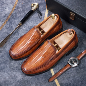 Zapatos Casuales de Negocios 2026 - Zapatos de Cuero Repujado para Hombre - Zapatos de Cuero Hechos a Mano, Elegantes y Retro de Alta Calidad - Product Image 4