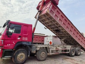 Camion benne Sinotruk Howo 371 6x4 d'occasion, grand volume de conteneur de marchandises, pour l'<span class=keywords><strong>exploitation</strong></span> en carrière et la livraison de matériaux de construction - Product Image 2