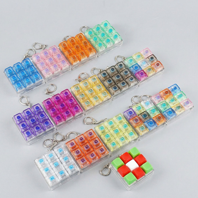 Wholesale 9 Keys Mechanical Keyboard Switches Keychain Decompression Toys Keyboard Fidget Clicker Finger Keycap Key Chain