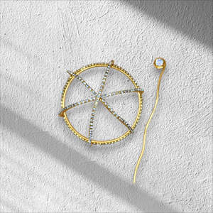 Cage à chignon dorée à motif étoile de cristal avec épingle |   Bijoux de cheveux de mariée |   Accessoire pour chignon de mariage et de fête - Product Image 4
